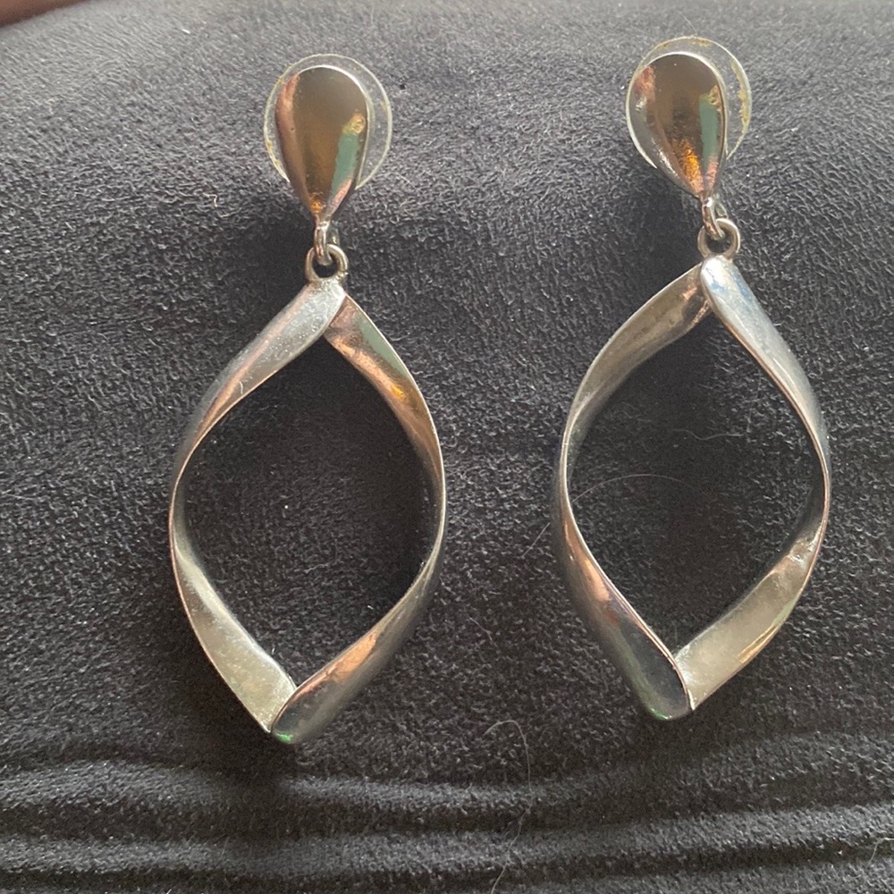 FREE w/purchase of any item $10 or more. Drop Earrings Silver Plated - Picture 8 of 9